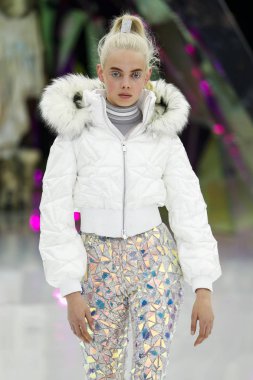 Milan, İtalya - 20 Şubat: Manken Byblos dizide Milan moda hafta sonbahar/kış 2019/20, 20 Şubat 2019, Milano, İtalya pist yürür. 