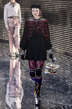 Milan, İtalya - 20 Şubat: Manken Gucci dizide Milan moda hafta sonbahar/kış 2019/20, 20 Şubat 2019, Milano, İtalya pist yürür. 