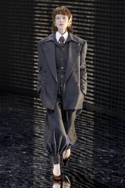 Milan, İtalya - 20 Şubat: Manken Gucci dizide Milan moda hafta sonbahar/kış 2019/20, 20 Şubat 2019, Milano, İtalya pist yürür. 