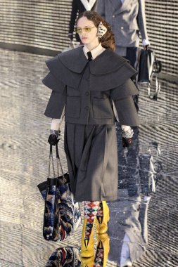 Milan, İtalya - 20 Şubat: Manken Gucci dizide Milan moda hafta sonbahar/kış 2019/20, 20 Şubat 2019, Milano, İtalya pist yürür. 