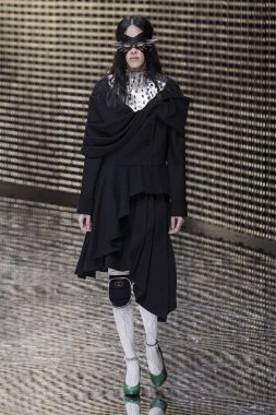 Milan, İtalya - 20 Şubat: Manken Gucci dizide Milan moda hafta sonbahar/kış 2019/20, 20 Şubat 2019, Milano, İtalya pist yürür. 