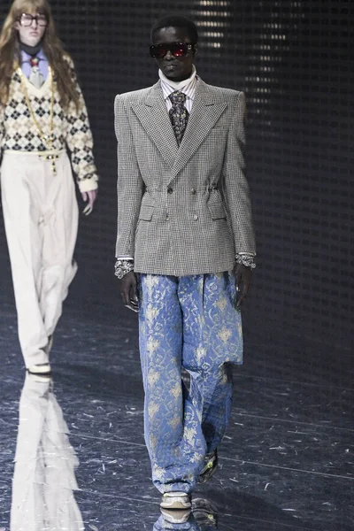 Milano Italien Februari Modell Går Banan Vid Gucci Showen Milano — Stockfoto