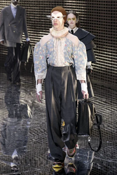 Milan Talya Şubat Manken Gucci Dizide Milan Moda Hafta Sonbahar — Stok fotoğraf