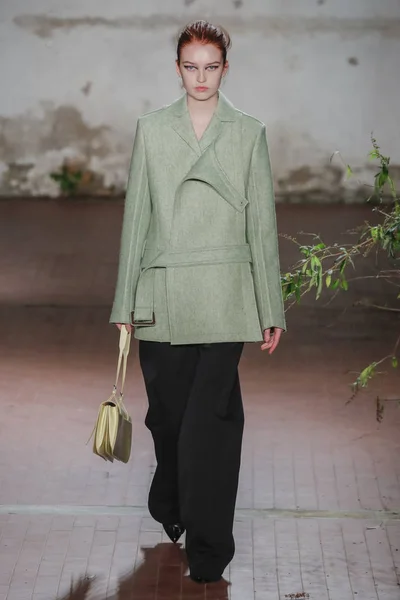 Milano Italien Februari Modell Går Banan Vid Jil Sander Showen — Stockfoto