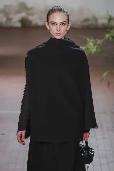 Milão Itália Fevereiro Modelo Caminha Passarela Desfile Jil Sander Milan — Fotografia de Stock