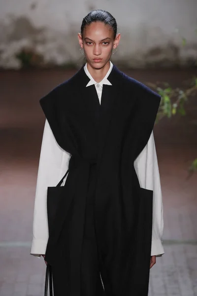 Milan Talya Şubat Bir Model Show Jil Sander Milan Moda — Stok fotoğraf