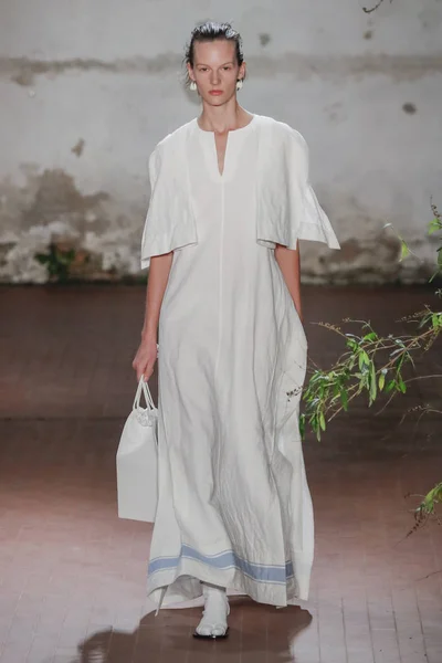 Milano Italien Februari Modell Går Banan Vid Jil Sander Showen — Stockfoto