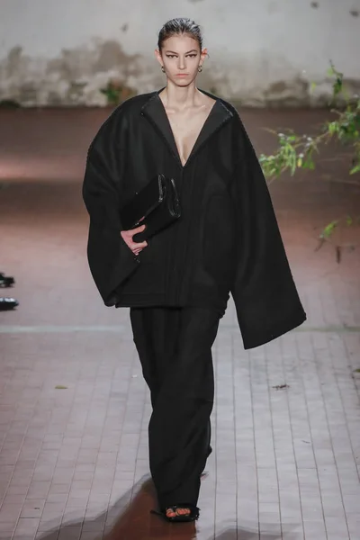 Milano Italien Februari Modell Går Banan Vid Jil Sander Showen — Stockfoto