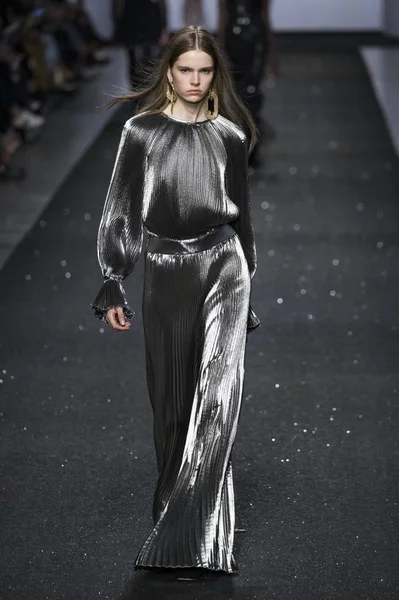 Milan Talya Şubat Bir Model Show Alberta Ferretti Milan Moda — Stok fotoğraf