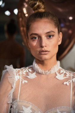 New York, Ny - 10 Nisan: New York Moda Haftası'nda Eisen Stein İlkbahar 2020 gelinlik sunumu sırasında elbise sunan modeller: Gelinlik Nisan'da 10, 2019 New York. 