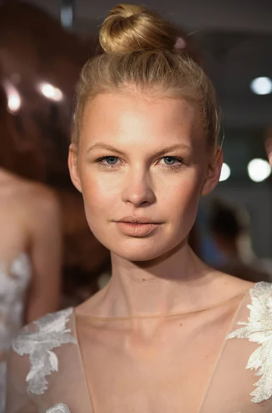 New York April Models Präsentieren Kleider Bei Der Brautpräsentation Von — Stockfoto