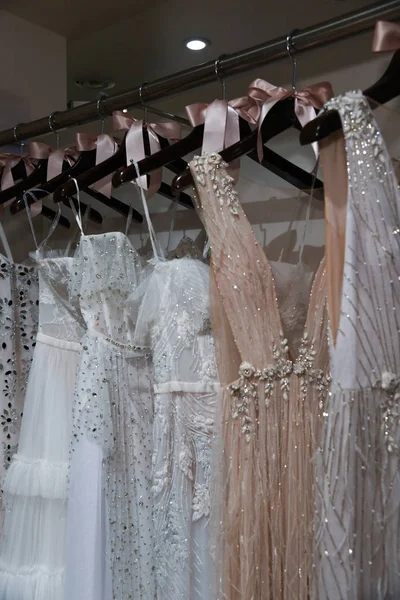 New York April Dresses Hangers Eisen Stein Spring 2020 Bridal — Stock Photo, Image
