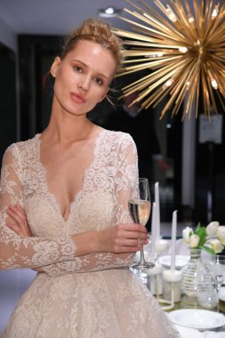 New York, NY-10 Nisan: model Milena Garbo Gracy Accad Bahar sırasında gelin elbisesi sunumu 2020 Nisan 'da Blumingdales NY de gelin sunumu 10, 2019 NYC.