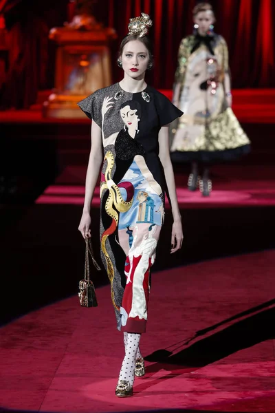 Milán Itálie Února Model Prochází Dráze Dolce Gabbana Miláně Módní — Stock fotografie