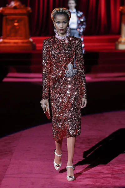 Milano Italien Februari Modell Går Banan Dolce Och Gabbana Show — Stockfoto