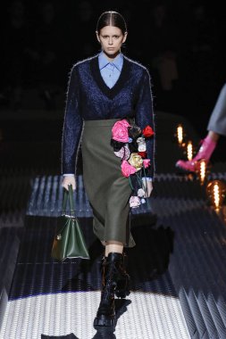 Milan, Italya-Şubat 21: Kaia Gerber Milan Moda Haftası Sonbahar/Kış 2019/20 Prada gösterisi pist yürüyor 21 Şubat, 2019 Milan, Italya. 