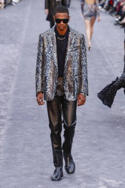 Milan, Italya-23 Şubat: bir model Milan Moda Haftası Sonbahar/Kış 2019/20 tarihinde Roberto Cavalli Show 'da pist yürüyor 23 Şubat, 2019 Milan, Italya.