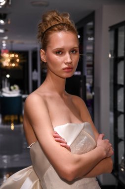 New York, NY-10 Nisan: model Milena Garbo Gracy Accad Bahar sırasında gelin elbisesi sunumu 2020 Nisan 'da Blumingdales NY de gelin sunumu 10, 2019 NYC.