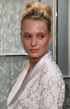 New York, Ny - 10 Nisan: New York Moda Haftası'nda Gracy Accad İlkbahar 2020 gelinlik sunumu sırasında gelinlik sunan model: Nisan'da Gelinlik 10, 2019 Nyc.