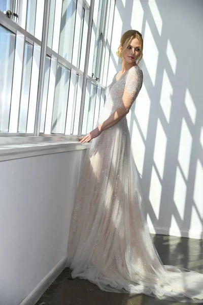 ニューヨーク ニューヨーク 4月13日 ニューヨークファッションウィークでニコールバイプロノビアス春2020ブライダルプレゼンテーション中にゲストのためのポーズモデル 2019年4月13日にニューヨークでブライダル — ストック写真