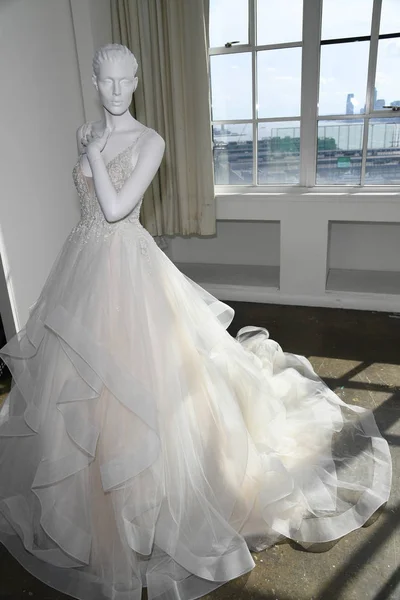 Nova Iorque Abril Vestidos Casamento Manequins Durante Apresentação Nupcial Nicole — Fotografia de Stock