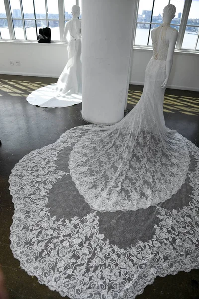 New York April Wedding Gowns Mannequins Nicole Pronovias Spring 2020 — Stock Photo, Image