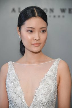 New York, Ny - 12 Nisan: New York Moda Haftası'nda Allison Webb Bahar 2020 gelinlik moda sunumu sırasında bir model pozlar: Nisan'da Gelin 12, 2019 Nyc.