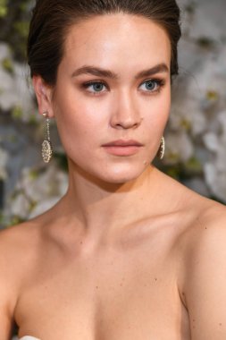 New York, Ny - 13 Nisan: New York Moda Haftası'nda Anne Barge İlkbahar 2020 gelinlik moda sunumu sırasında bir model pozlar: Nisan'da Gelin 13, 2019 Nyc.