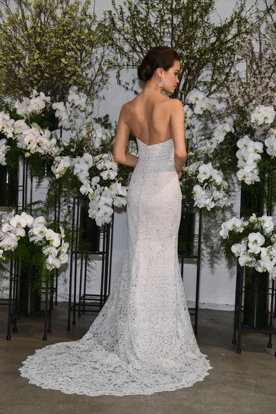 New York April Modell Utgör Anne Pråm Våren 2020 Bridal — Stockfoto