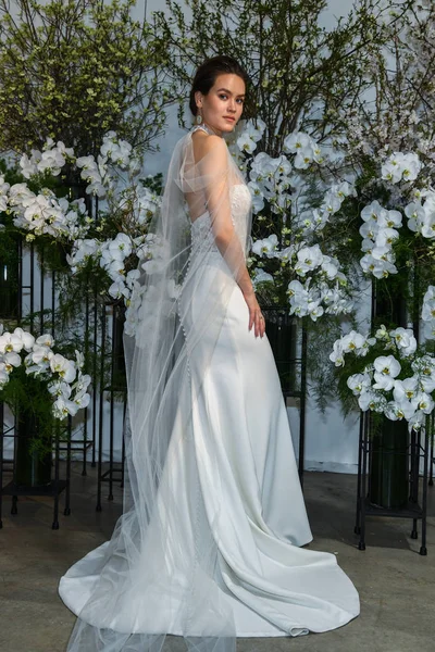 New York April Modell Utgör Anne Pråm Våren 2020 Bridal — Stockfoto