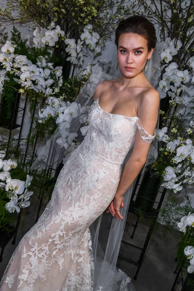 New York April Modell Utgör Anne Pråm Våren 2020 Bridal — Stockfoto