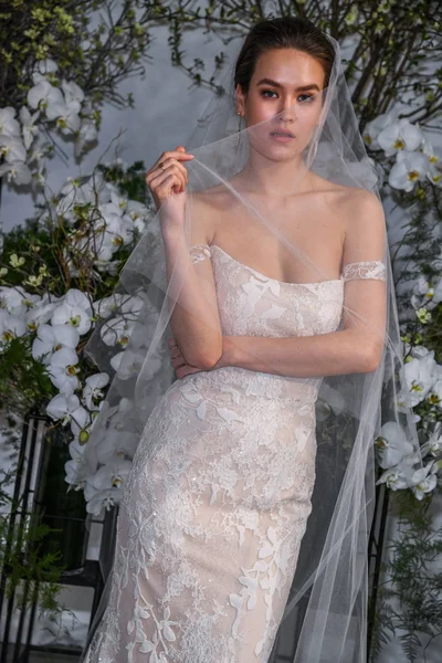 New York April Modell Utgör Anne Pråm Våren 2020 Bridal — Stockfoto