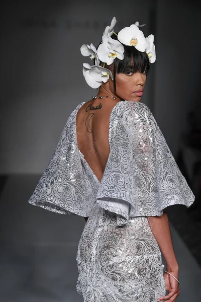 New York April Modell Går Banan Irina Shabayeva Bridal Spring — Stockfoto