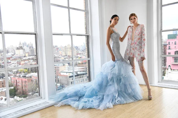 Nueva York Abril Modelos Posando Durante Presentación Moda Nupcial Ines — Foto de Stock