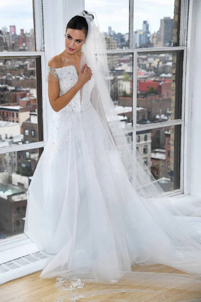 New York Avril Mannequin Posant Lors Présentation Mode Nuptiale Ines — Photo