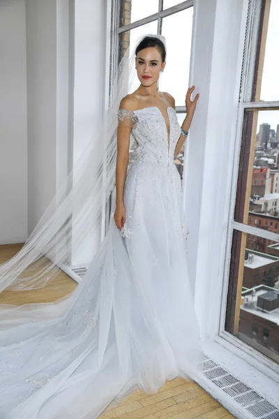 New York April Modell Poserar Ines Santo Våren 2020 Bridal — Stockfoto