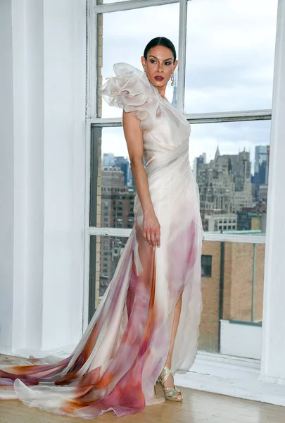 Nowy Jork Kwietnia Model Stwarzające Podczas Ines Santo Spring 2020 — Zdjęcie stockowe
