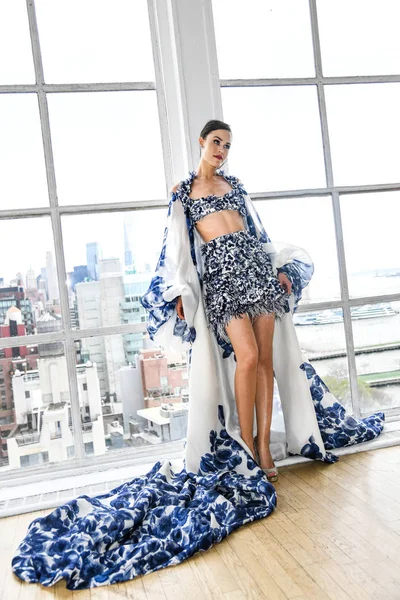 New York April Modell Posering Ines Santo Spring 2020 Brudefremvisning – stockfoto