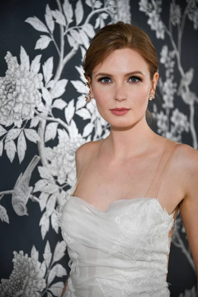 4月15日 一个模特在纽约时装周的伊内斯迪圣托2020年春季婚礼时装展示 2019年4月15日在纽约举行婚礼 — 图库照片
