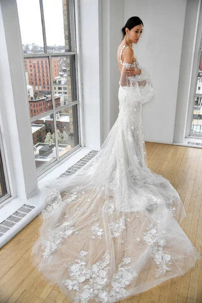 New York Avril Mannequin Posant Lors Présentation Mode Nuptiale Ines — Photo