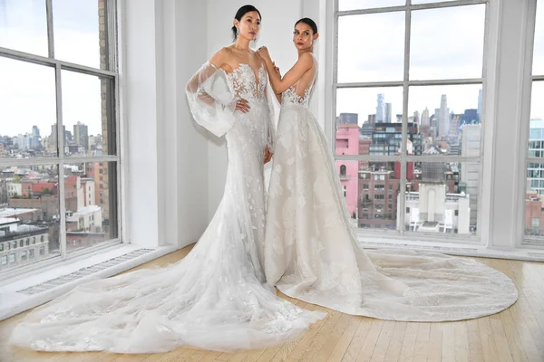 Nueva York Abril Modelos Posando Durante Presentación Moda Nupcial Ines —  Fotos de Stock