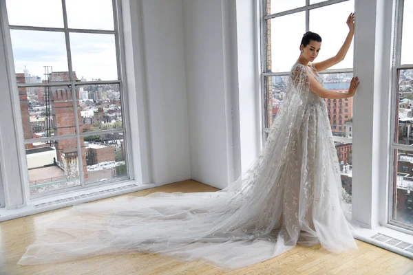 New York April Modell Poserar Ines Santo Våren 2020 Bridal — Stockfoto