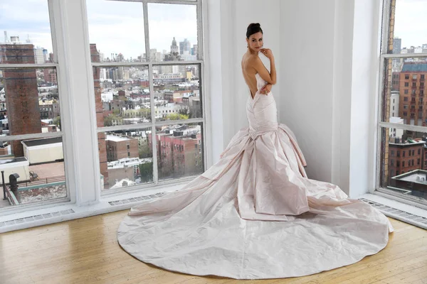 New York April Modell Poserar Ines Santo Våren 2020 Bridal — Stockfoto