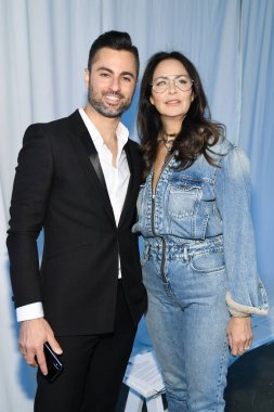 New York, Ny - 12 Nisan: Nir Moscovich ve Berta Balilti New York Moda Haftası'nda Berta Gelinlik Bahar 2020 defile si sahne arkasında poz: Gelinlik Nisan'da 12, 2019 Nyc.