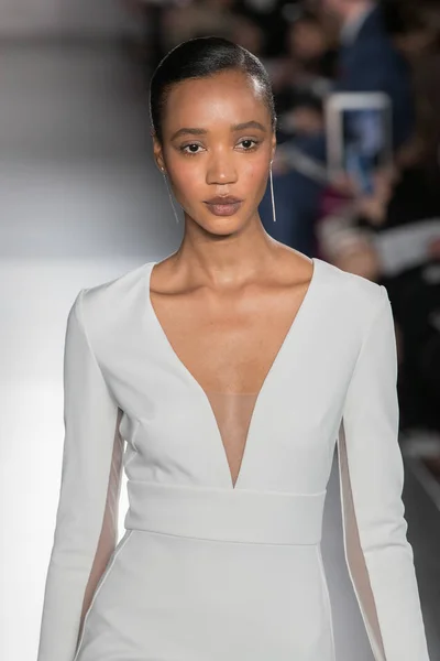 New York April Een Model Loopt Landingsbaan Tijdens Amsale Bridal — Stockfoto