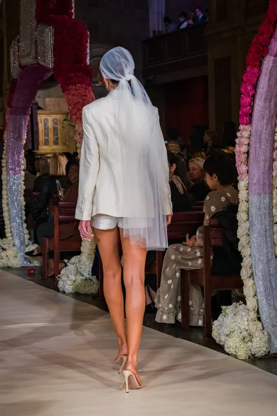 New York April Model Walks Runway Reem Acra Bridal Spring — Stock Photo, Image