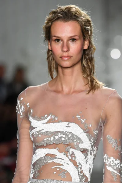 New York April Model Walks Runway Mira Zwillinger Spring 2020 — Stock Photo, Image