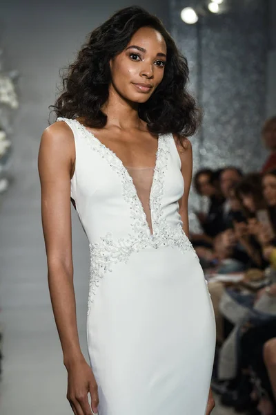 New York April Model Walks Runway Theia Spring 2020 Fashion — Stock Photo, Image