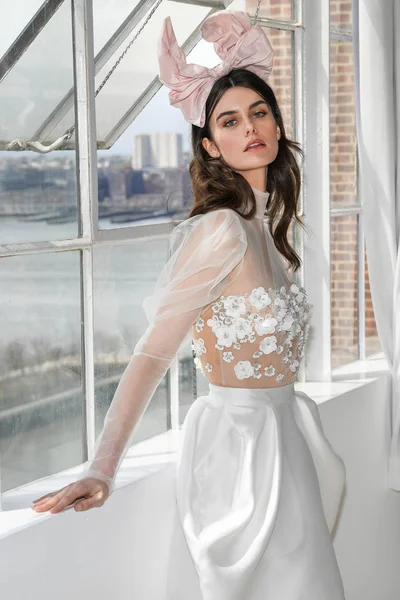4月14日 一个模特在Galia Lahav 2020年春季婚礼时装展示在纽约时装周 新娘于2019年4月14日在纽约 — 图库照片