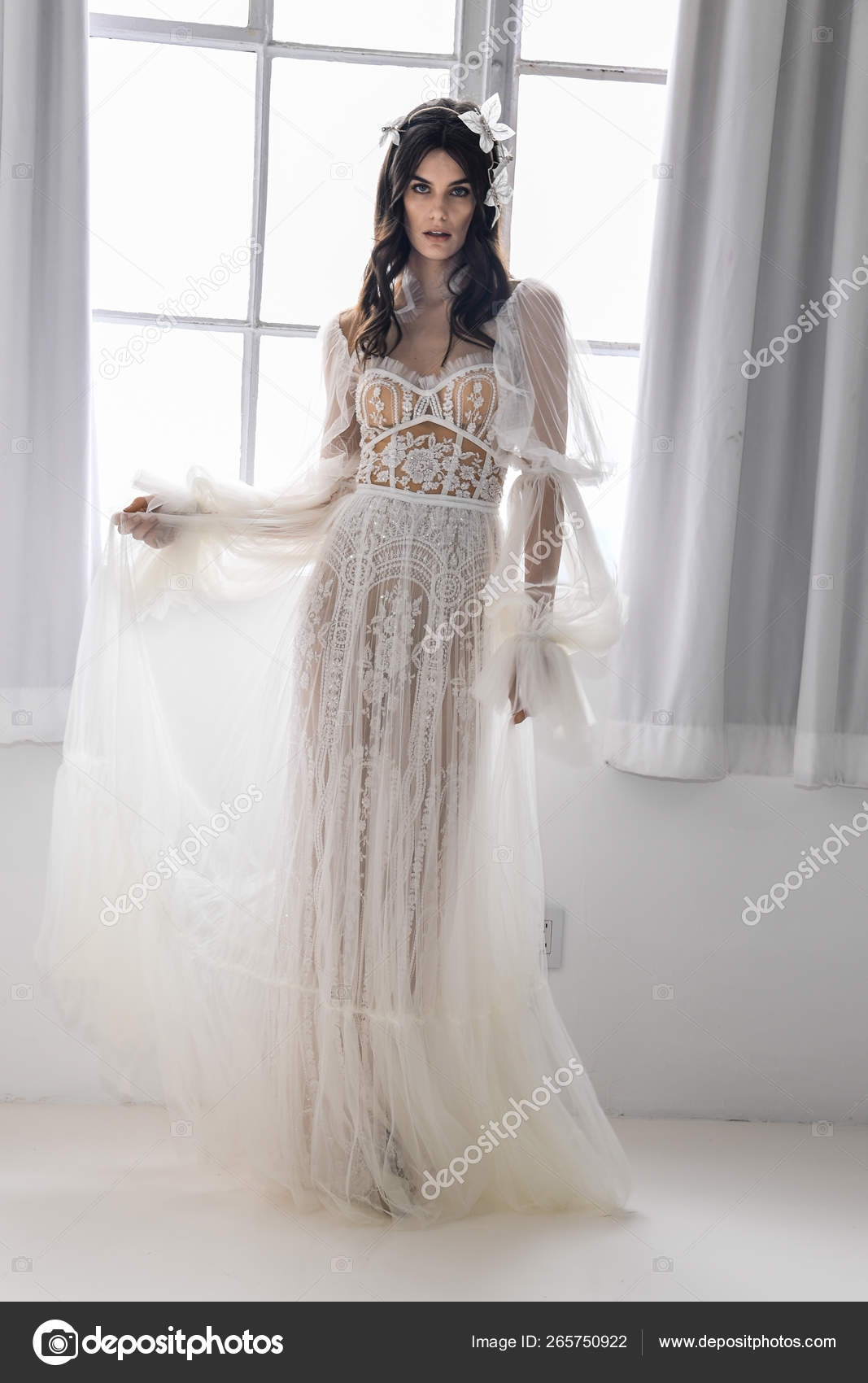 Nueva York Abril Una Modelo Posando Durante Presentación Moda